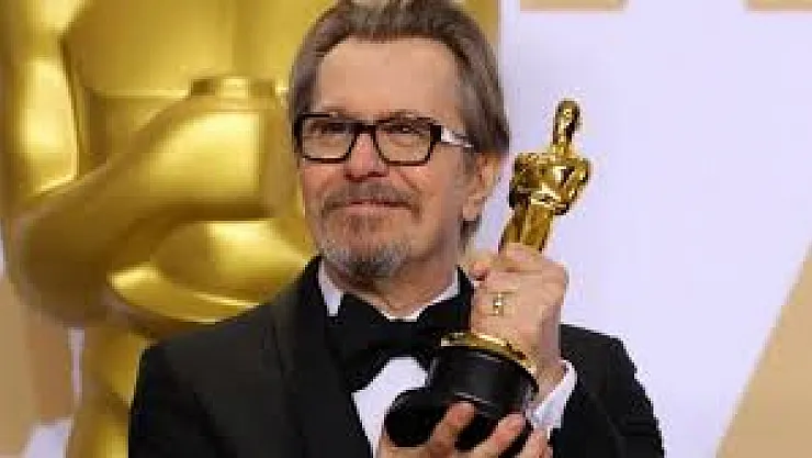 Oscar Ödüllü Gary Oldman'a Şövalye Unvanı: Windsor Kalesi'nde Görkemli Tören