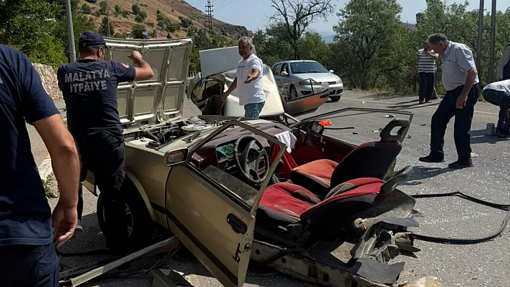 Otomobil ikiye bölündü: 1 yaralı