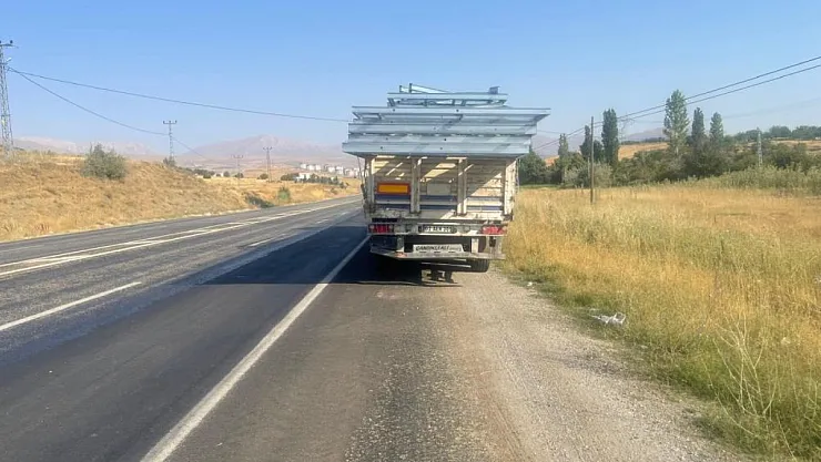 Otomobil ile kamyon çarpıştı: 1 yaralı