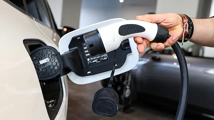 Otomotiv Pazarında Dönüm Noktası: Elektrikli Araç Satışları Klasikleri Geride Bıraktı