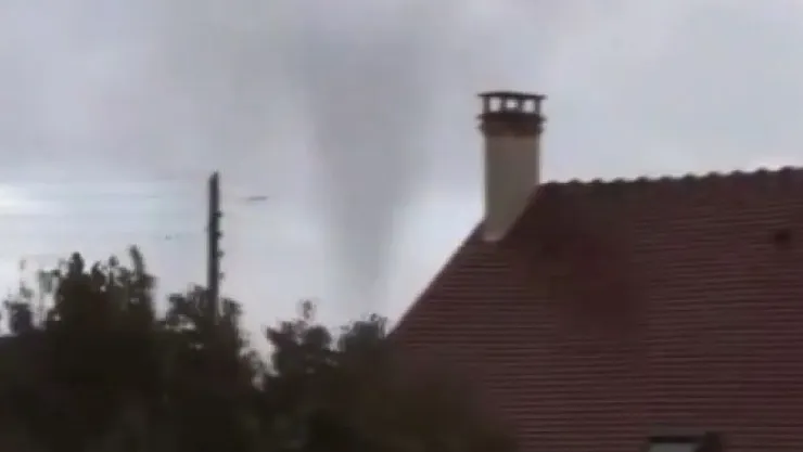 Paris'in Kuzeyinde Felaket: Hortum Bir Kişinin Hayatına Mal Oldu