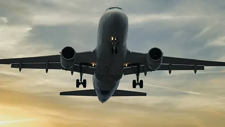 Paris Seferini Yapan Uçak İstanbul'a Acil İniş Yaptı