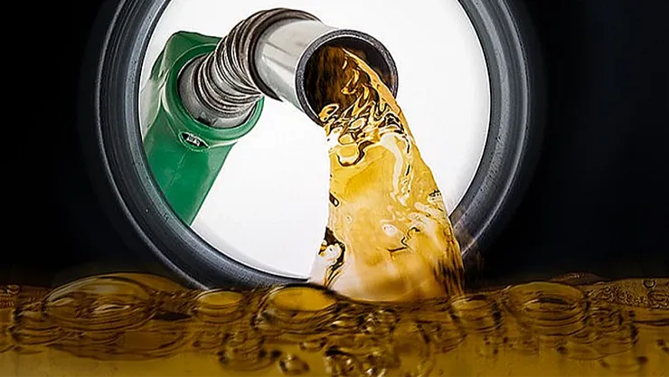 Petrol Piyasasında Yeni Hareketlilik! Stok Verileri ve Diplomasi Sinyalleri Fiyatları Yukarı Taşıdı
