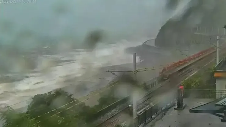 Podul Tayfunu Tayvan'ı Vurdu: Hayat Durdu, Uyarılar Peş Peşe Geldi