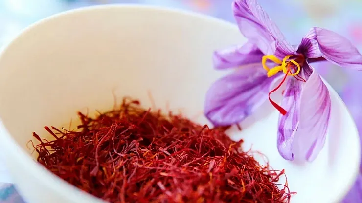 Sahte Safran Alarmı: Mısır Püskülünü Boyayıp Satıyorlar!