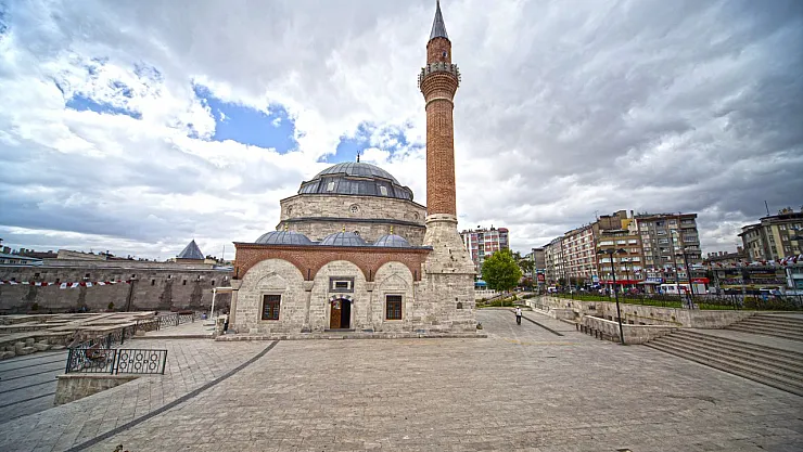 Sivas'ta En Çok Ziyaret Edilen Cami Hangisi?
