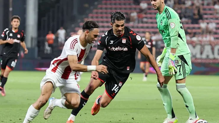 Sivasspor'un İstanbul'da da Yüzü Gülmedi: 2-1