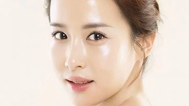 Sosyal Medyada Yeni Tehlike: Kore Cilt Trendiyle Botoks Yaşı 15'e Düştü, Uzmanlar Uyarıyor