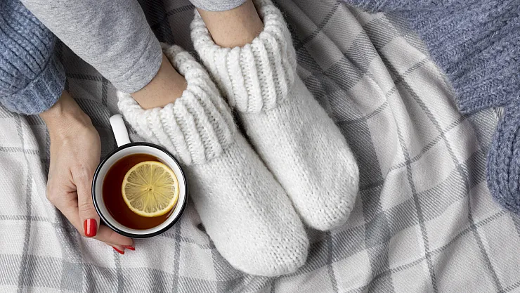 Sürekli Ayaklarınız Üşüyorsa Dikkat: Altta Ciddi Sağlık Sorunları Olabilir