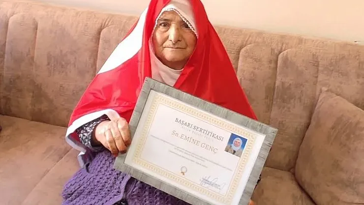 Sürgü'de 88 Yaşında Kalemle Hayata Tutundu