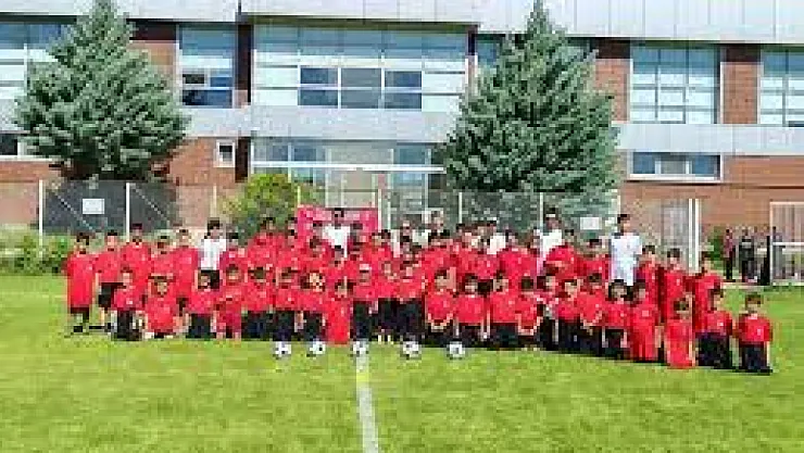 TFF'den Depremzede Çocuklara Yeşil Sahada Umut Projesi