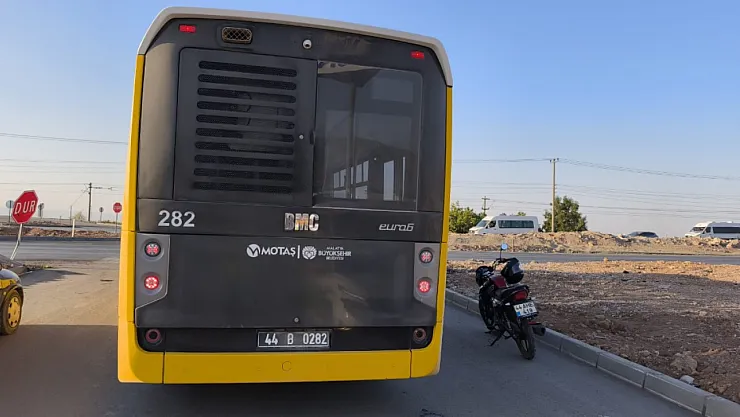 Tıra Çarpmamak İçin Manevra Yaptı, Refüje Çıkarak Kaza Geçirdi