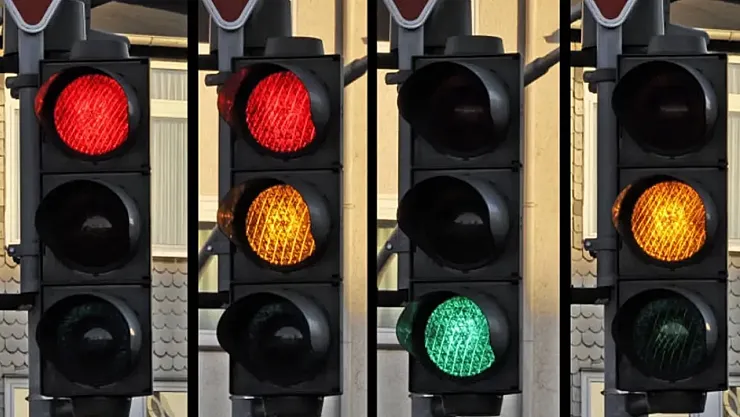 Trafikte Yeni Dönem: Dijital Ekranlı Akıllı Işıklar Testte