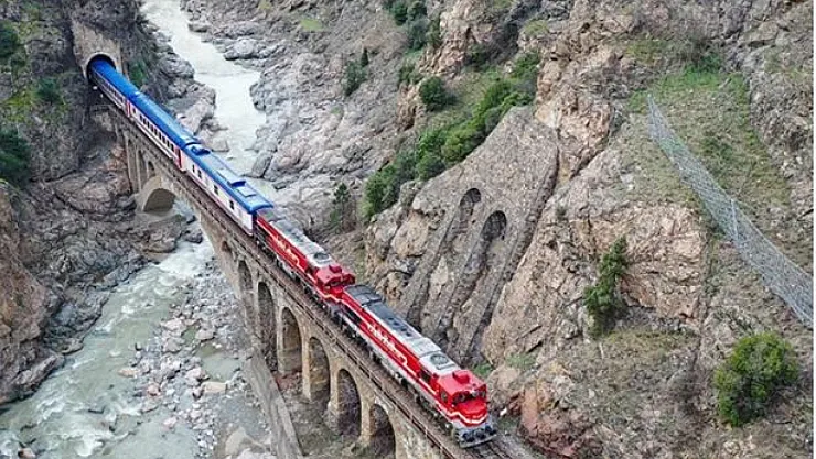 Turistik Karaelmas Ekspresi Yeniden Yollarda