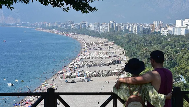 Türkiye'de Turizm Rekoru: Ağustosta 7 Milyona Yakın Yabancı Turist Geldi