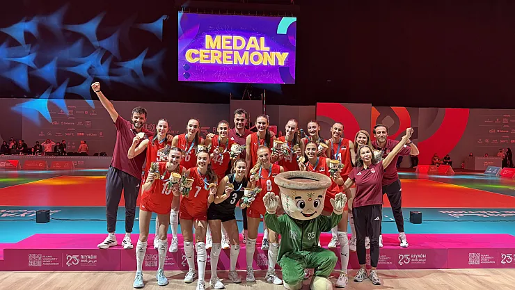 Türkiye Kadın Voleybol Takımı Altın Madalyaya Uzandı