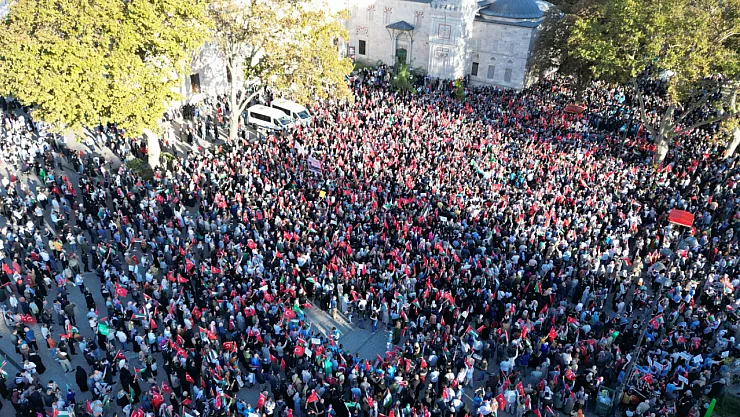 Türkiye'nin Dört Bir Yanında Binlerce Kişi Tek Yürek: Ayasofya'dan Eminönü'ne Gazze Yürüyüşü