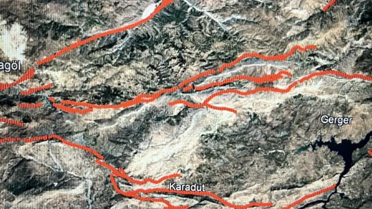 Uzmanlar Depremi Farklı Açılardan Değerlendirdi