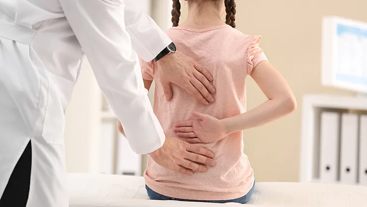 Uzmanlardan Uyarı: Çocuklarda Sırt ve Bel Ağrısı Ciddiye Alınmalı