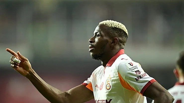 Victor Osimhen Sarı Kart Cezasını Afrika Kupası'nda Çekecek