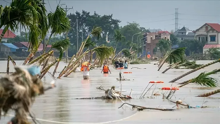 Vietnam'da Şiddetli Yağış Felaketi: Sel ve Heyelan 7 Can Aldı, Kaybolanlar İçin Arama Sürüyor