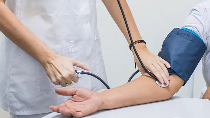 Yeni Tansiyon Standardı Tartışılıyor: Normal Değer Artık 12/8 Değil 11.5/7.5 mi Olmalı?