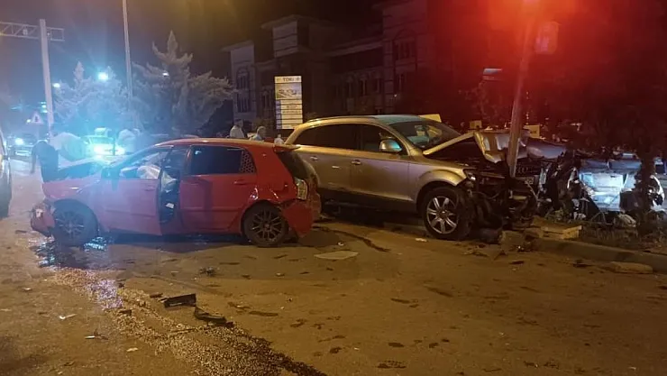 Yeşilyurt Gedik'te Zincirleme Trafik Kazası: 7 Kişi Yaralandı