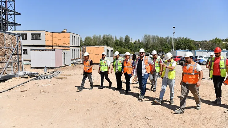 Yeşilyurt'ta depreme dayanıklı çelik modüler binalar yükseliyor