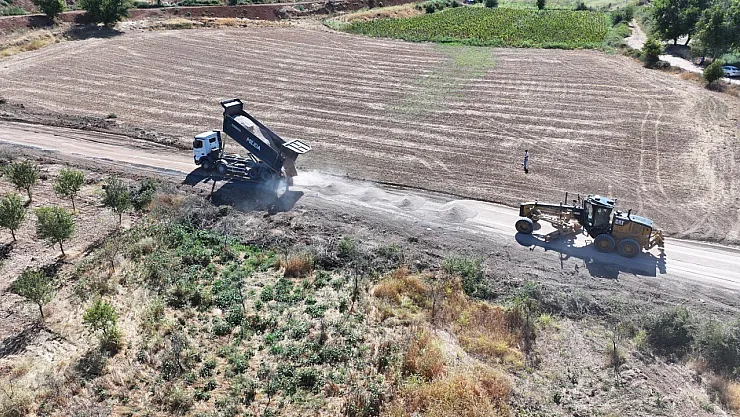 Yeşilyurt'ta Kırsalın Yüzü Değişiyor: 57 Kilometrelik Yol Yatırımı Başladı