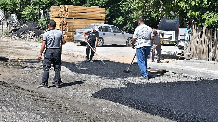 Yeşilyurt'ta yollar yenileniyor