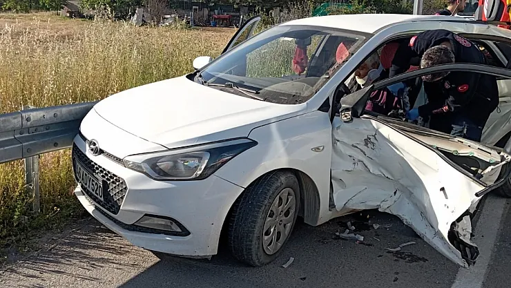 Yine Kendirli kavşağı, yine kaza: 3 yaralı!