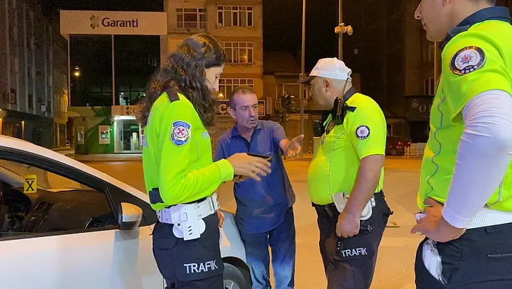 Yol Ortasına Park Edip Çorba İçmeye Gitti