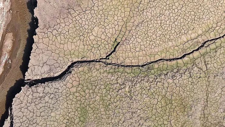 Yuvacık Barajı'nda Alarm Seviyesi: Su Çekilmesi Yerleşimleri Ortaya Çıkardı!