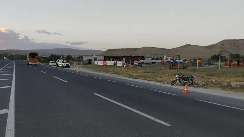 Darende'de otomobil motosiklete çarptı: 1 yaralı