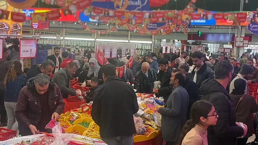 Et Fiyatı Yarıya Düştü: Vatandaşlar Marketlere Akın Etti