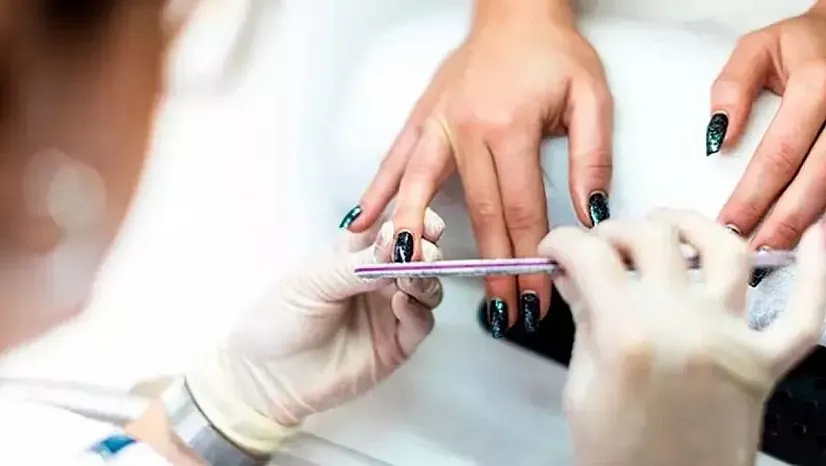 Güzellik Dünyasının Parlayan Yıldızı Protez Tırnakların Bilinmeyen Riskleri