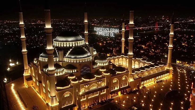 İslam Alemi Bin Aydan Daha Hayırlı Olan Kadir Gecesini Karşılamaya Hazırlanıyor