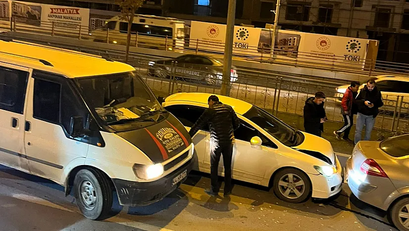 Malatya Alt Geçidinde Kâbus: 5 Araç Birbirine Girdi