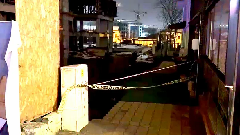 Malatya'da İstinat Duvarı Çöktü, Apartman Tahliye Edildi