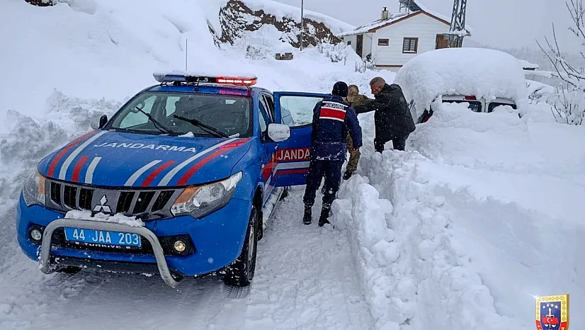 Malatya'da Kar Yağışı Ulaşımı Felç Etti! 47 Vatandaş Kurtarıldı