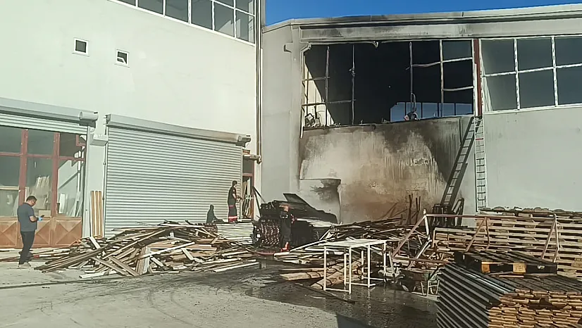 Malatya'da mobilya imalathanesinde yangın!