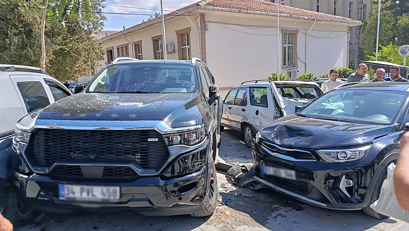 Malatya'da Ortalık Karıştı! Kontrolden Çıkan Araç 4 Araca Çarptı