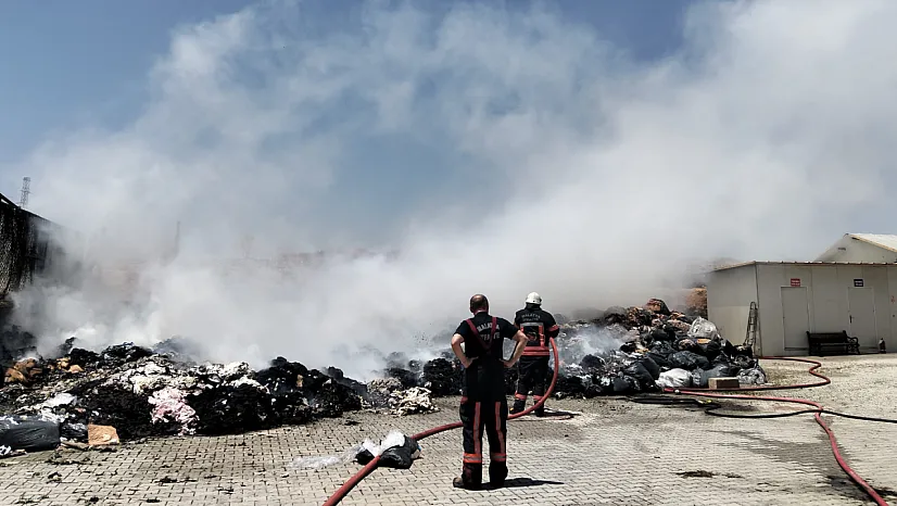 Malatya'daki Tekstil Fabrikasında Yangın Paniği! Alevler Büyümeden Söndürüldü