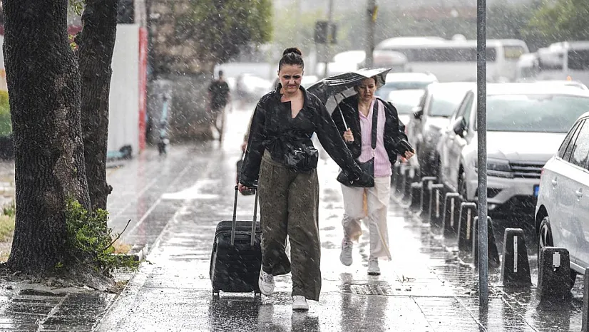 Meteoroloji Saat Verdi! 12 Şehre Sarı Kodlu Sağanak Alarmı