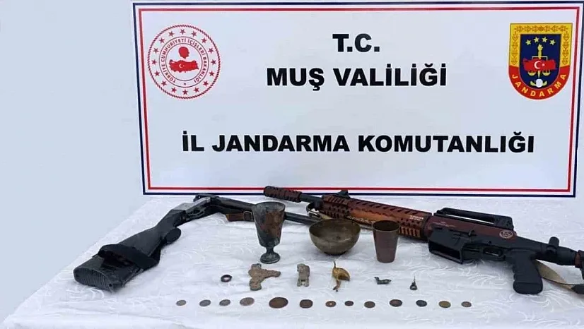 Muş'ta Şafak Operasyonu! 10 Adrese Baskın: Uyuşturucu Madde Ele Geçirildi, 2 Tutuklama