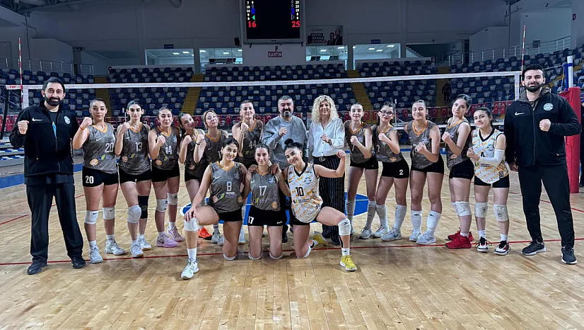 Nicer Hotel Voleybol Malatya Derbisinde Farklı Kazandı