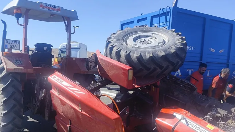 Tırla ile traktör çarpıştı! 1 ölü