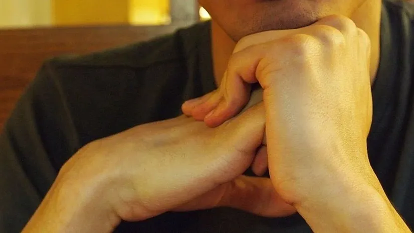 Parmak Çıtlatma Alışkanlığı ve Eklemlerde Kireçlenme Riski Hakkındaki Gerçekler