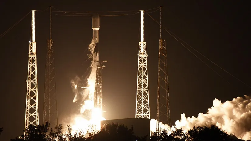 SpaceX'ten Uzayda Rekor! İstasyona 8 Saatte Ulaştılar