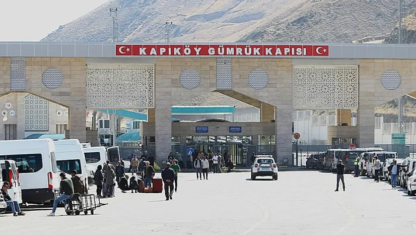 Ticari Yük Geçişleri Sürüyor: İran Gümrük Kapılarında Yolcu Düzenlemesi!